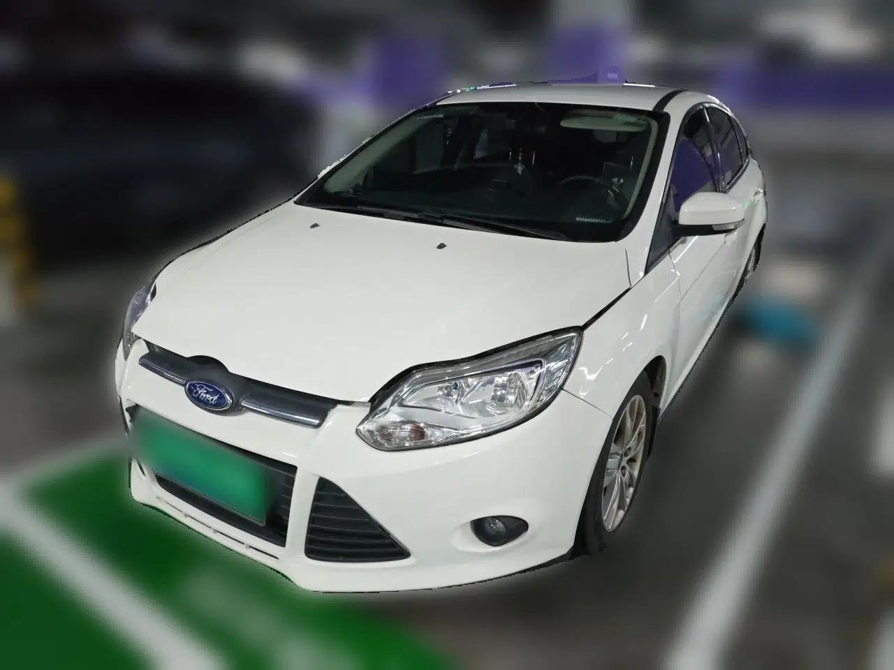 Ford Focus 2012 Hatchback 1.6L Manual Comfort Model — миниатюра 1