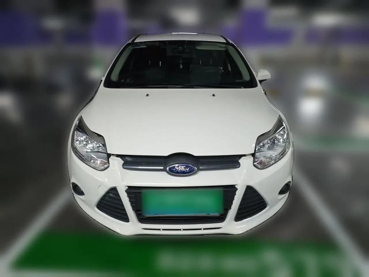 Ford Focus 2012 Hatchback 1.6L Manual Comfort Model — миниатюра 2
