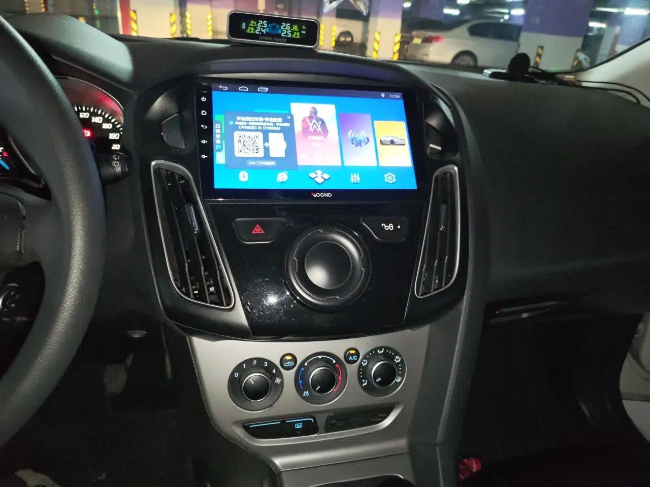 Ford Focus 2012 Hatchback 1.6L Manual Comfort Model — миниатюра 13