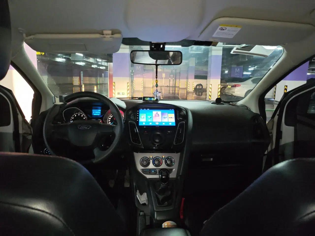 Ford Focus 2012 Hatchback 1.6L Manual Comfort Model — миниатюра 18