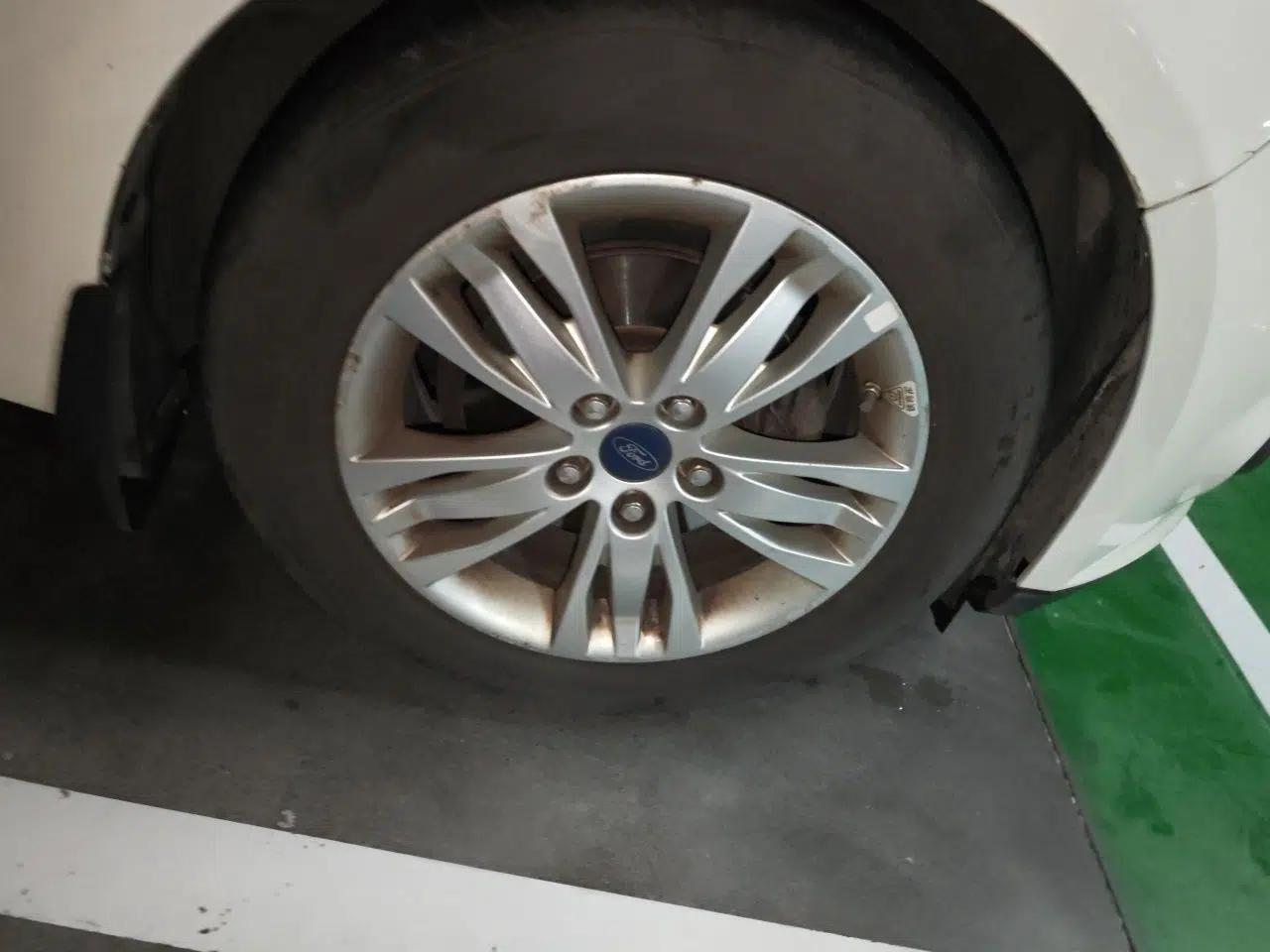 Ford Focus 2012 Hatchback 1.6L Manual Comfort Model — миниатюра 8
