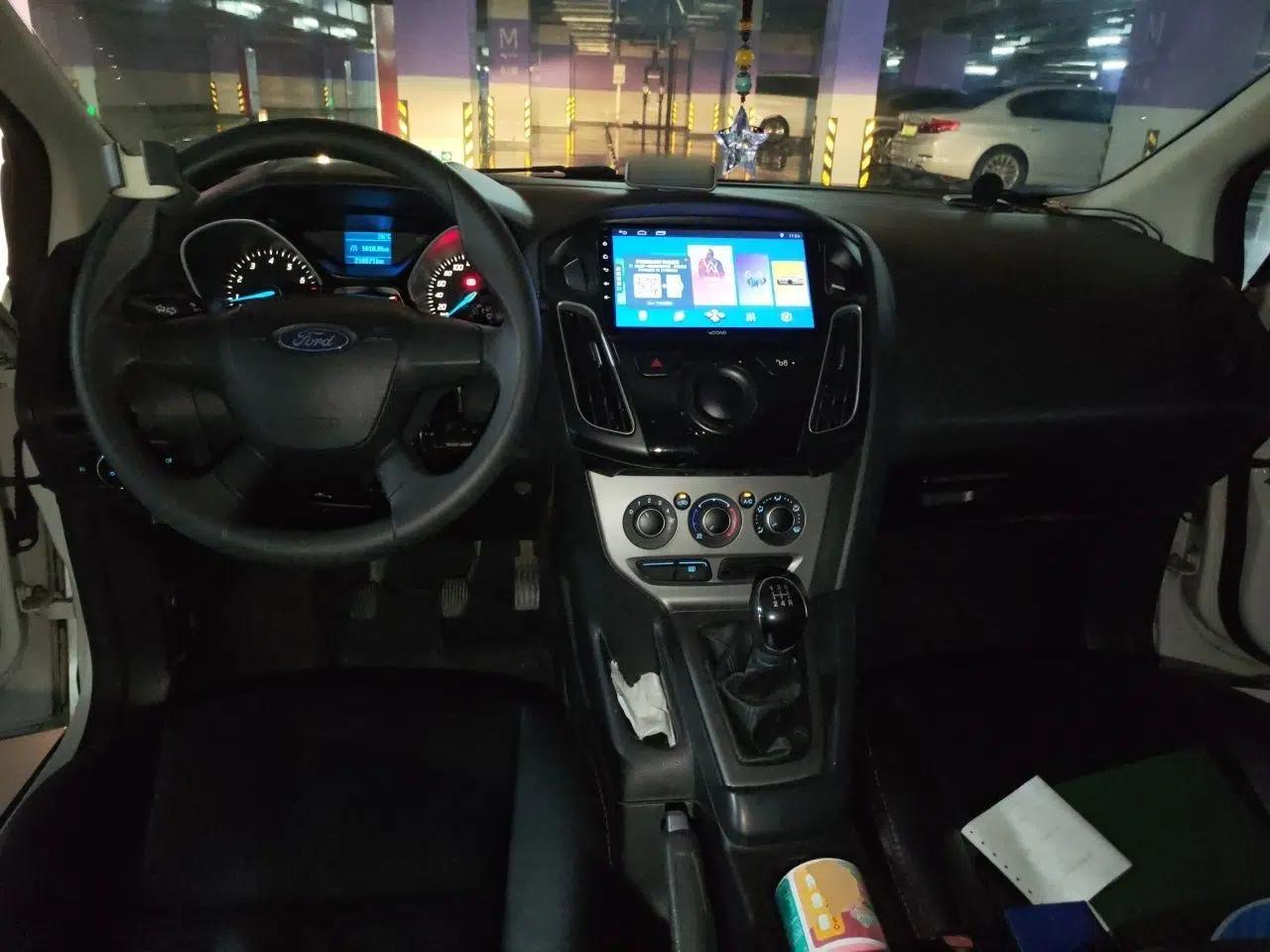 Ford Focus 2012 Hatchback 1.6L Manual Comfort Model — миниатюра 9