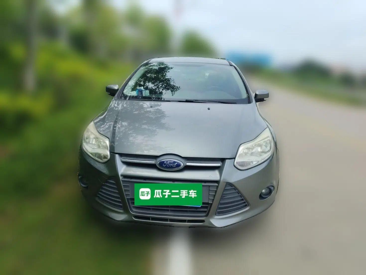 Ford Focus 2012 Hatchback 1.6L Automatic Comfort Model — миниатюра 2