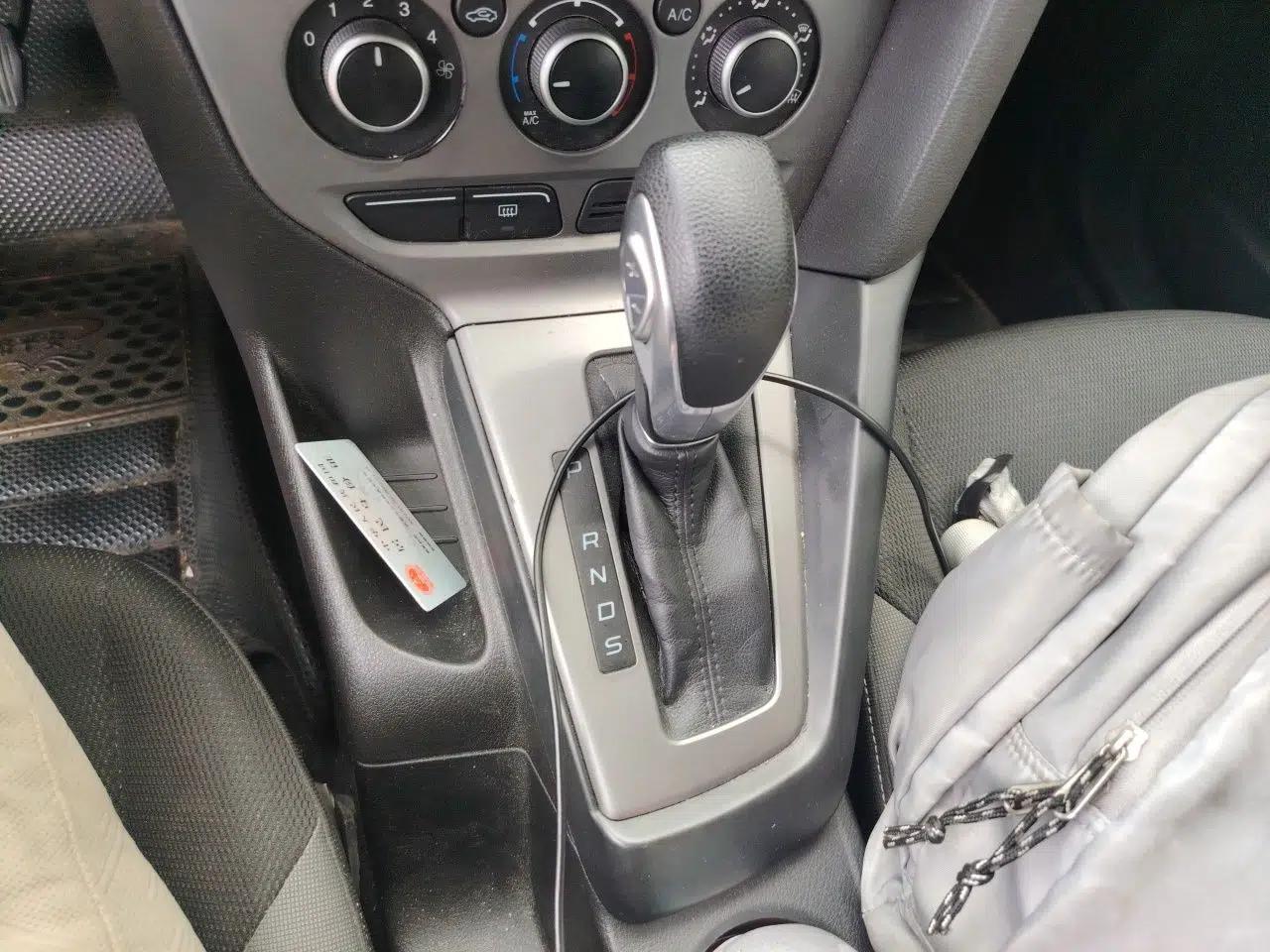 Ford Focus 2012 Hatchback 1.6L Automatic Comfort Model — миниатюра 14