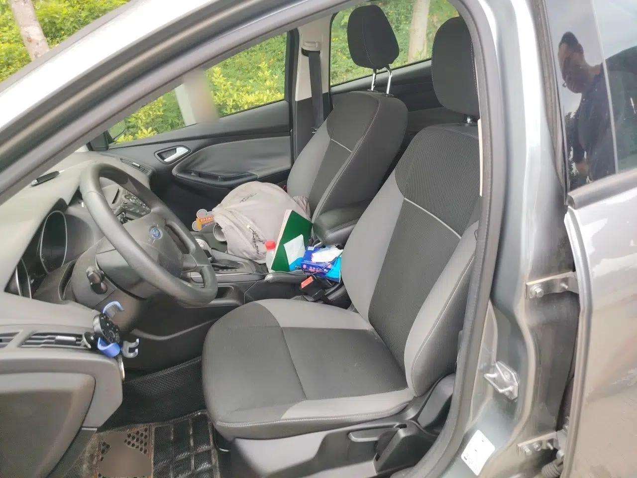 Ford Focus 2012 Hatchback 1.6L Automatic Comfort Model — миниатюра 15