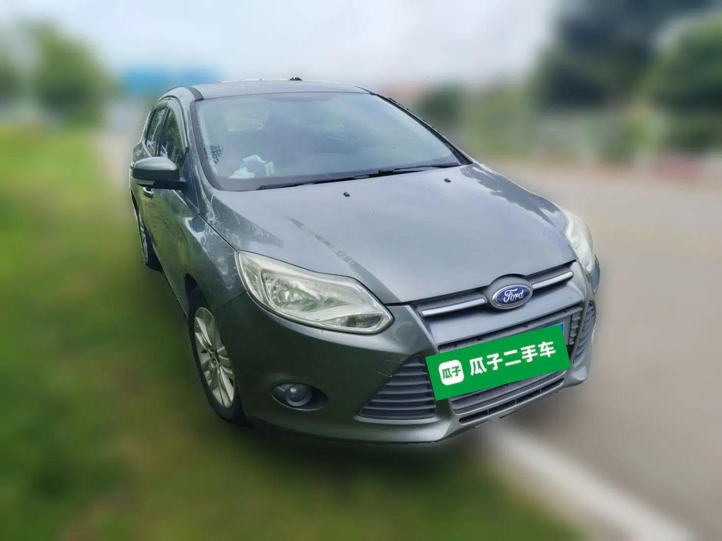 Ford Focus 2012 Hatchback 1.6L Automatic Comfort Model — миниатюра 3