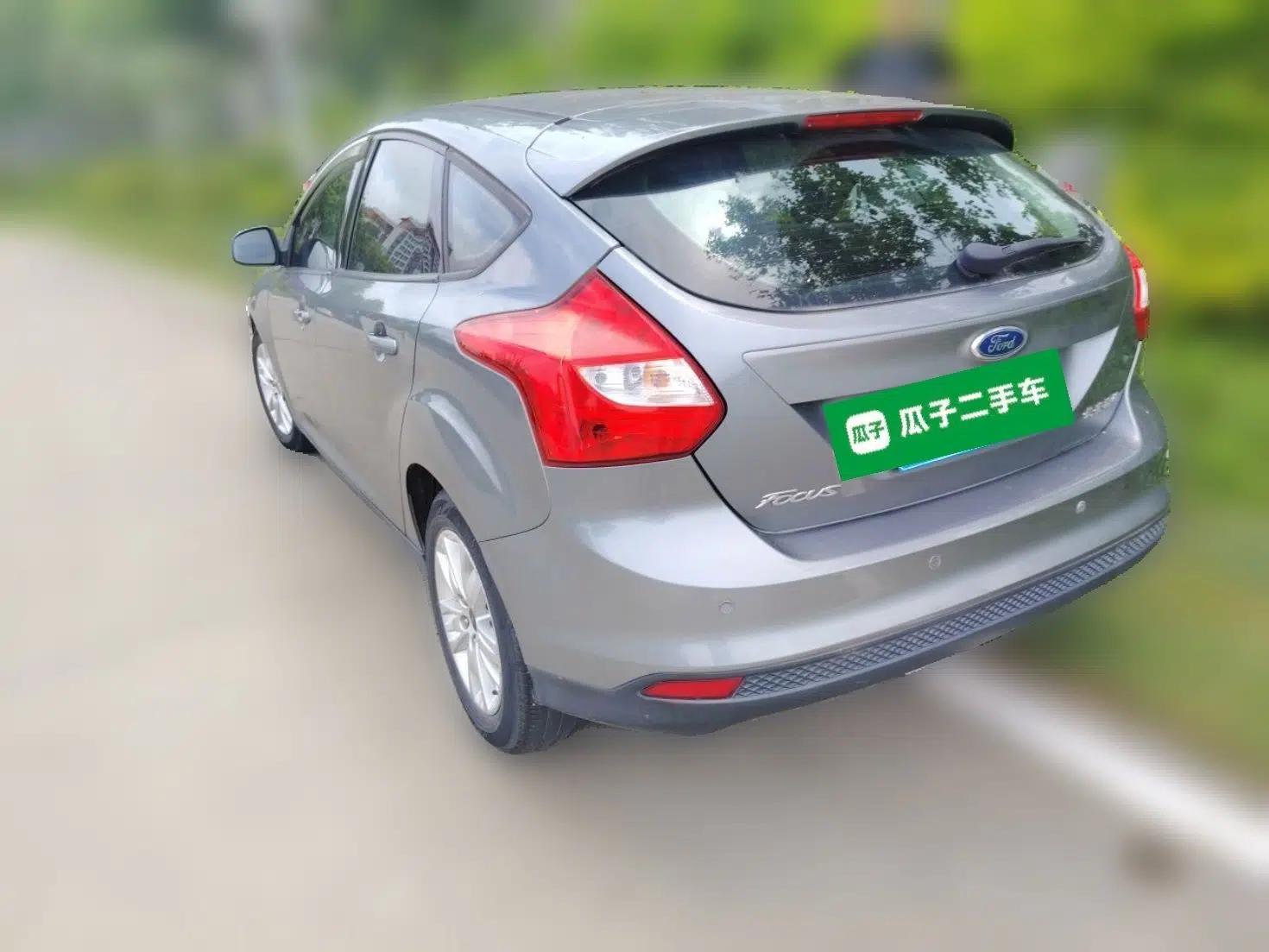 Ford Focus 2012 Hatchback 1.6L Automatic Comfort Model — миниатюра 4