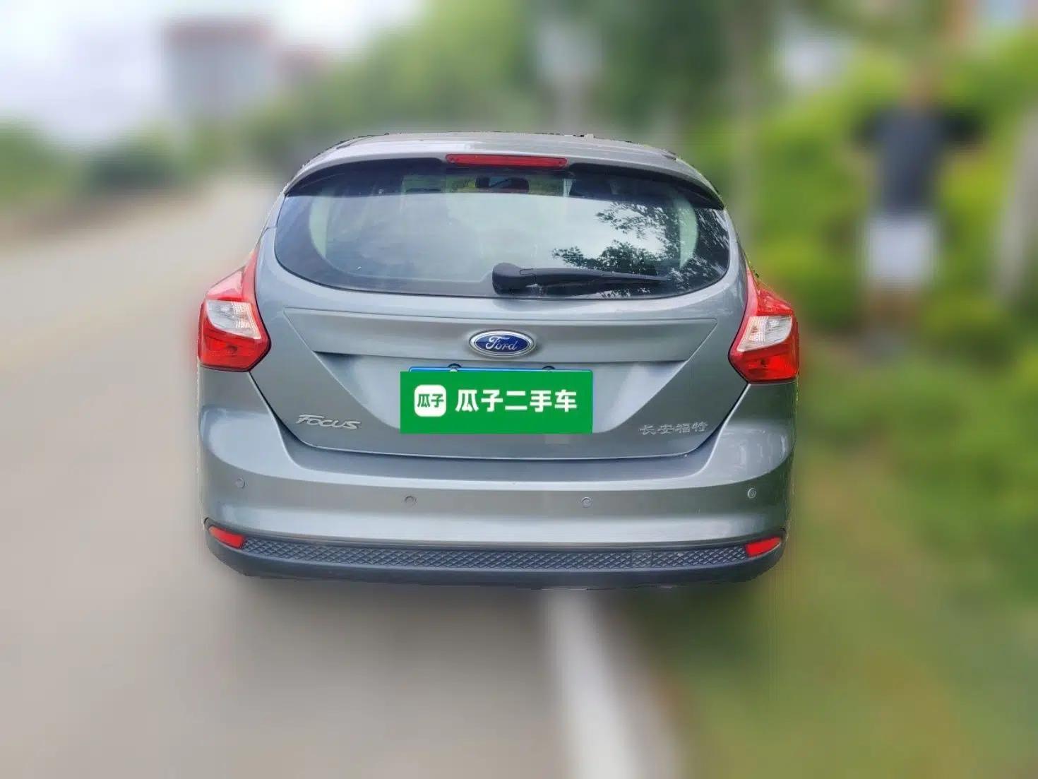 Ford Focus 2012 Hatchback 1.6L Automatic Comfort Model — миниатюра 5
