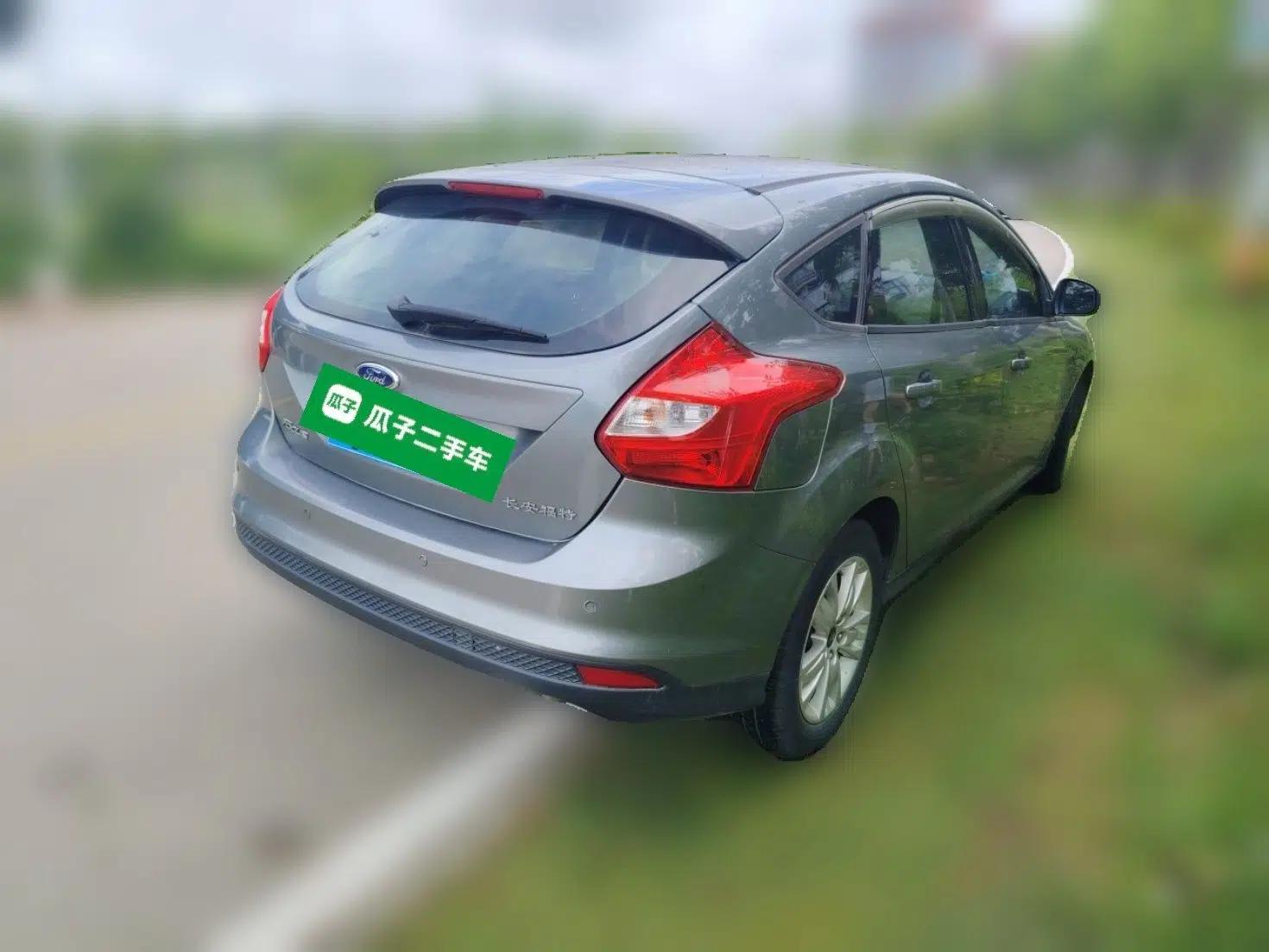 Ford Focus 2012 Hatchback 1.6L Automatic Comfort Model — миниатюра 6