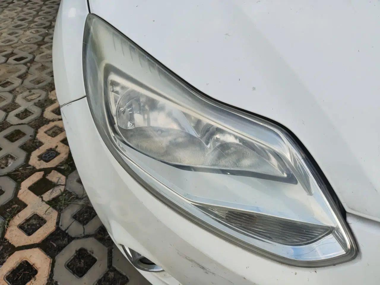 Ford Focus 2012 Hatchback 1.6L Automatic Fashion Edition — миниатюра 7