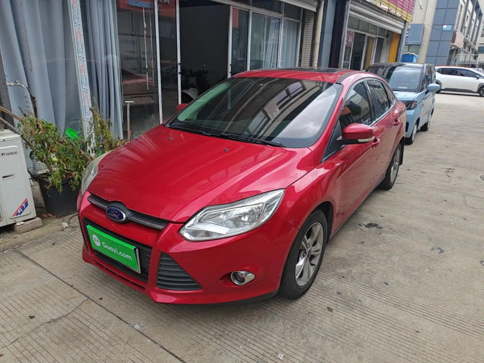 Ford Focus 2012 Sedan 1.6L Automatic Fashion Edition — миниатюра 1