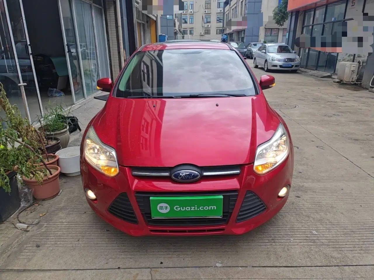 Ford Focus 2012 Sedan 1.6L Automatic Fashion Edition — миниатюра 2