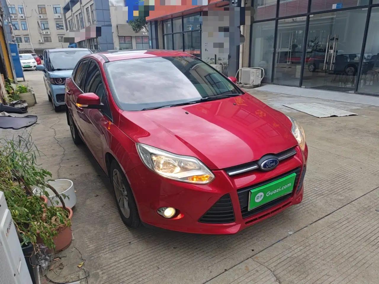 Ford Focus 2012 Sedan 1.6L Automatic Fashion Edition — миниатюра 12