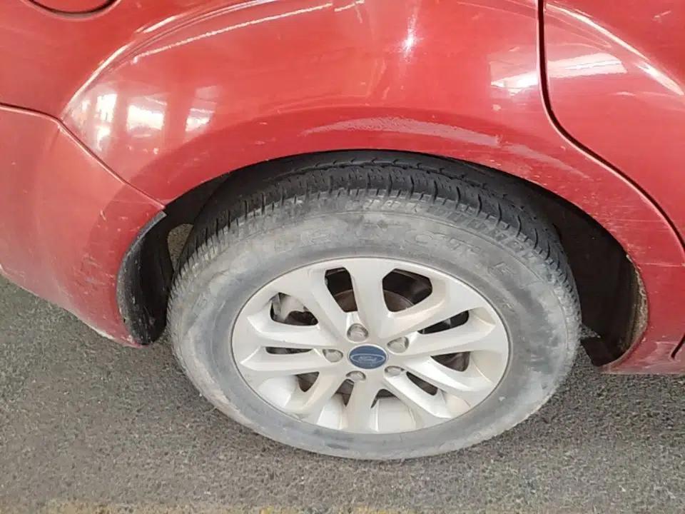 Ford Focus 2013 Hatchback Classic 1.8L Automatic Base Model — миниатюра 11