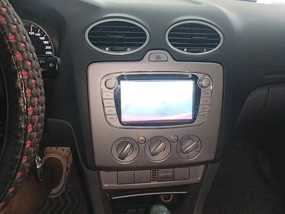 Ford Focus 2013 Hatchback Classic 1.8L Automatic Base Model — миниатюра 15