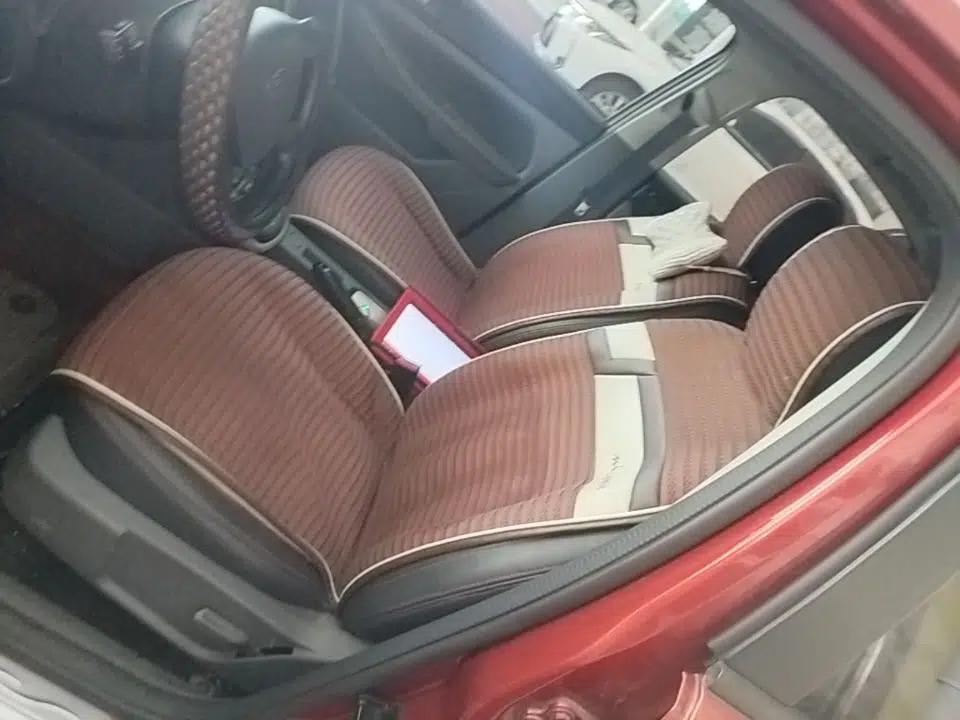 Ford Focus 2013 Hatchback Classic 1.8L Automatic Base Model — миниатюра 17