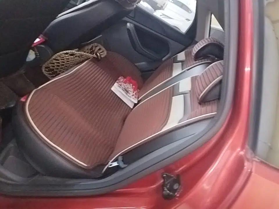Ford Focus 2013 Hatchback Classic 1.8L Automatic Base Model — миниатюра 20