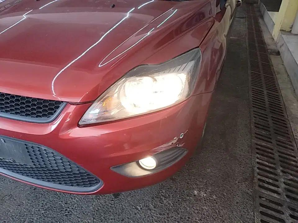 Ford Focus 2013 Hatchback Classic 1.8L Automatic Base Model — миниатюра 8