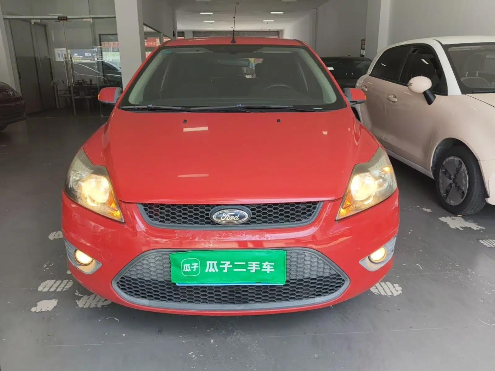 Ford Focus 2013 Hatchback Classic 1.8L Automatic Base Model — миниатюра 2