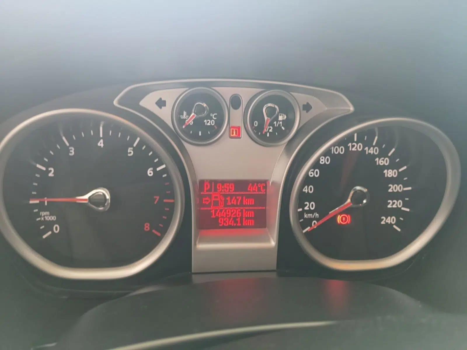 Ford Focus 2013 Hatchback Classic 1.8L Automatic Base Model — миниатюра 14