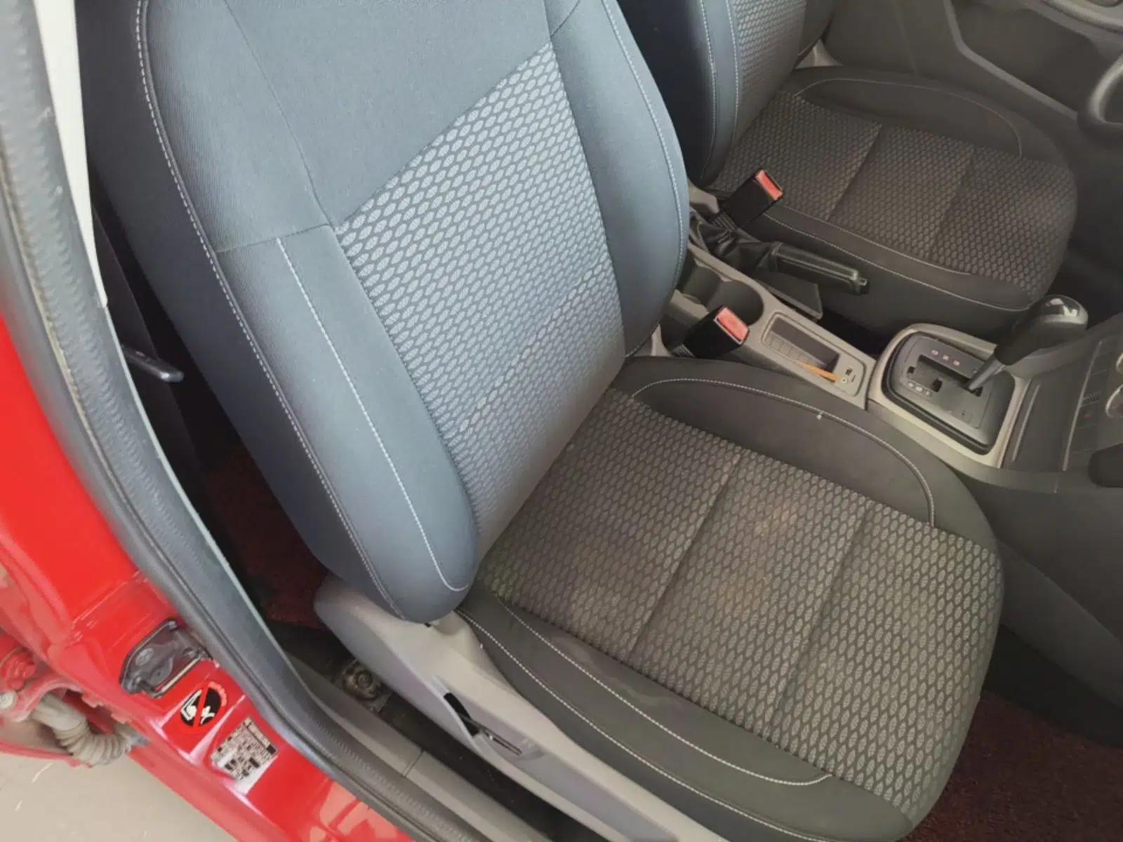 Ford Focus 2013 Hatchback Classic 1.8L Automatic Base Model — миниатюра 19