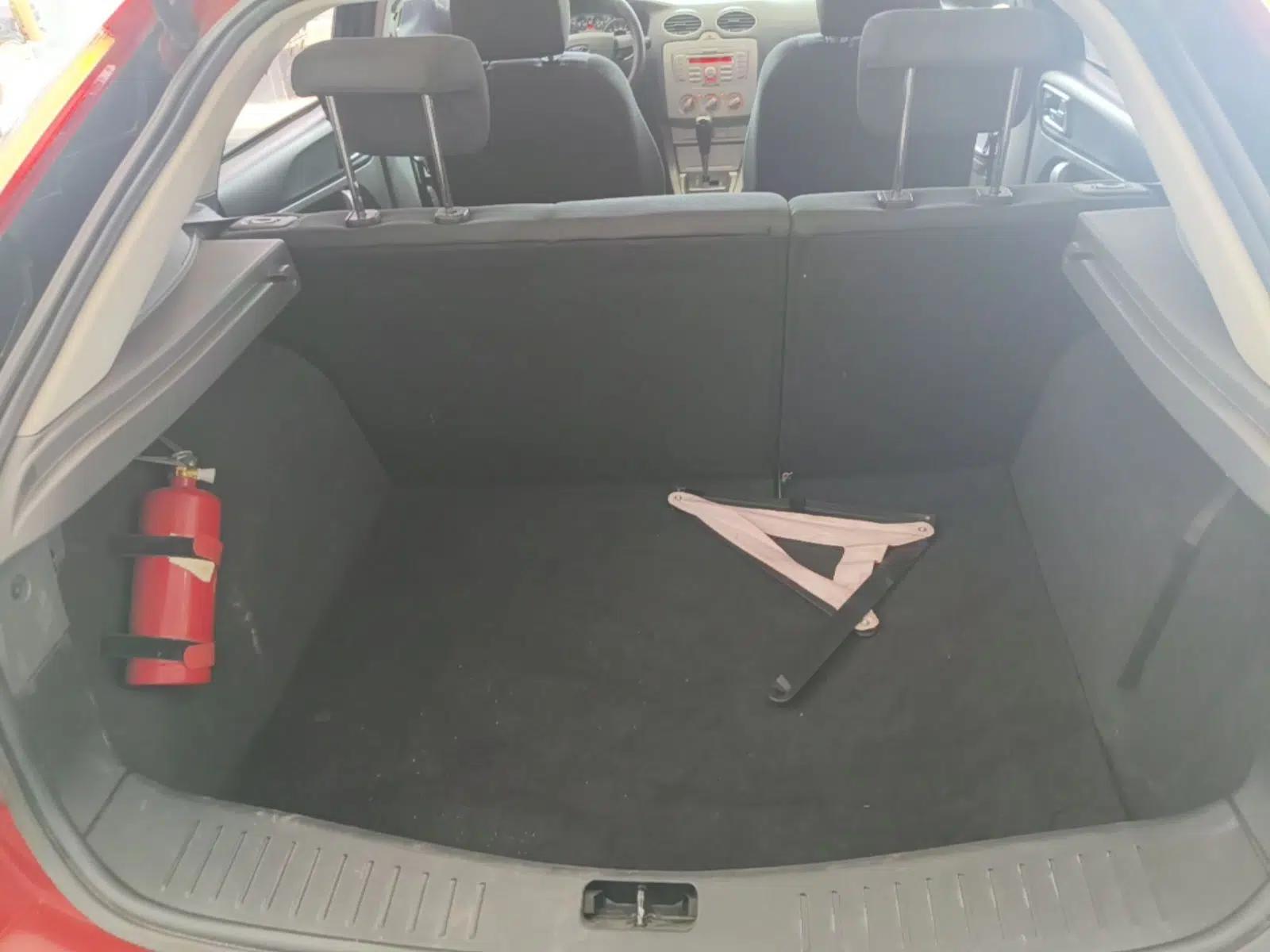 Ford Focus 2013 Hatchback Classic 1.8L Automatic Base Model — миниатюра 22