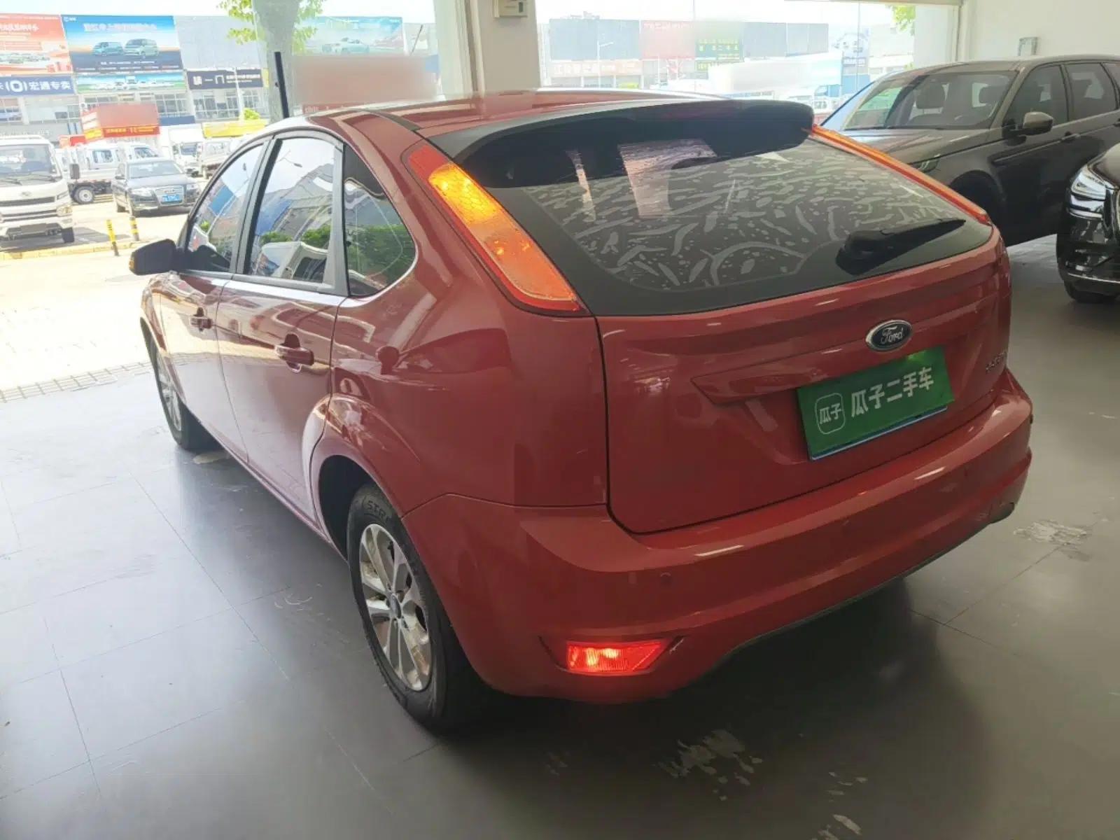 Ford Focus 2013 Hatchback Classic 1.8L Automatic Base Model — миниатюра 4