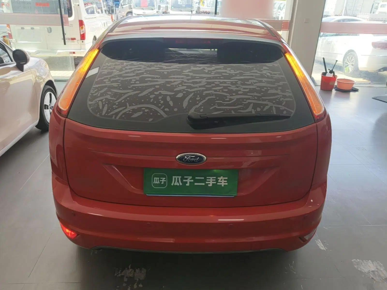 Ford Focus 2013 Hatchback Classic 1.8L Automatic Base Model — миниатюра 5