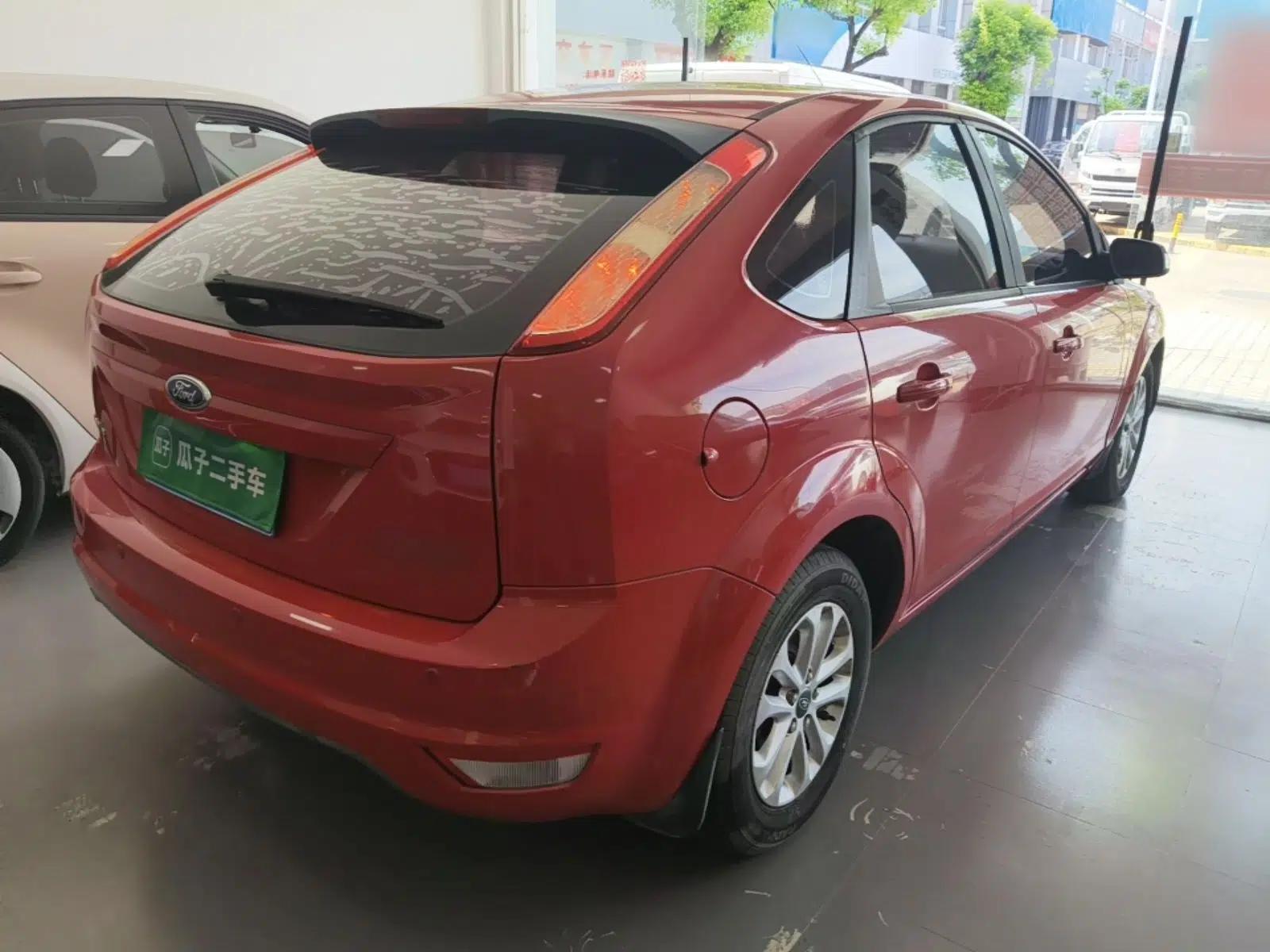 Ford Focus 2013 Hatchback Classic 1.8L Automatic Base Model — миниатюра 6