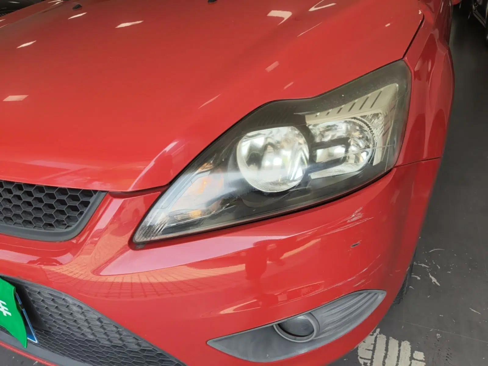 Ford Focus 2013 Hatchback Classic 1.8L Automatic Base Model — миниатюра 8