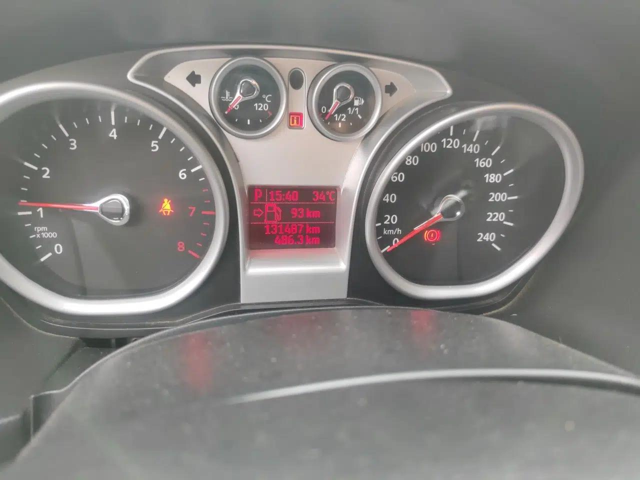 Ford Focus 2012 Hatchback Classic 1.8L Automatic Base Model — миниатюра 12