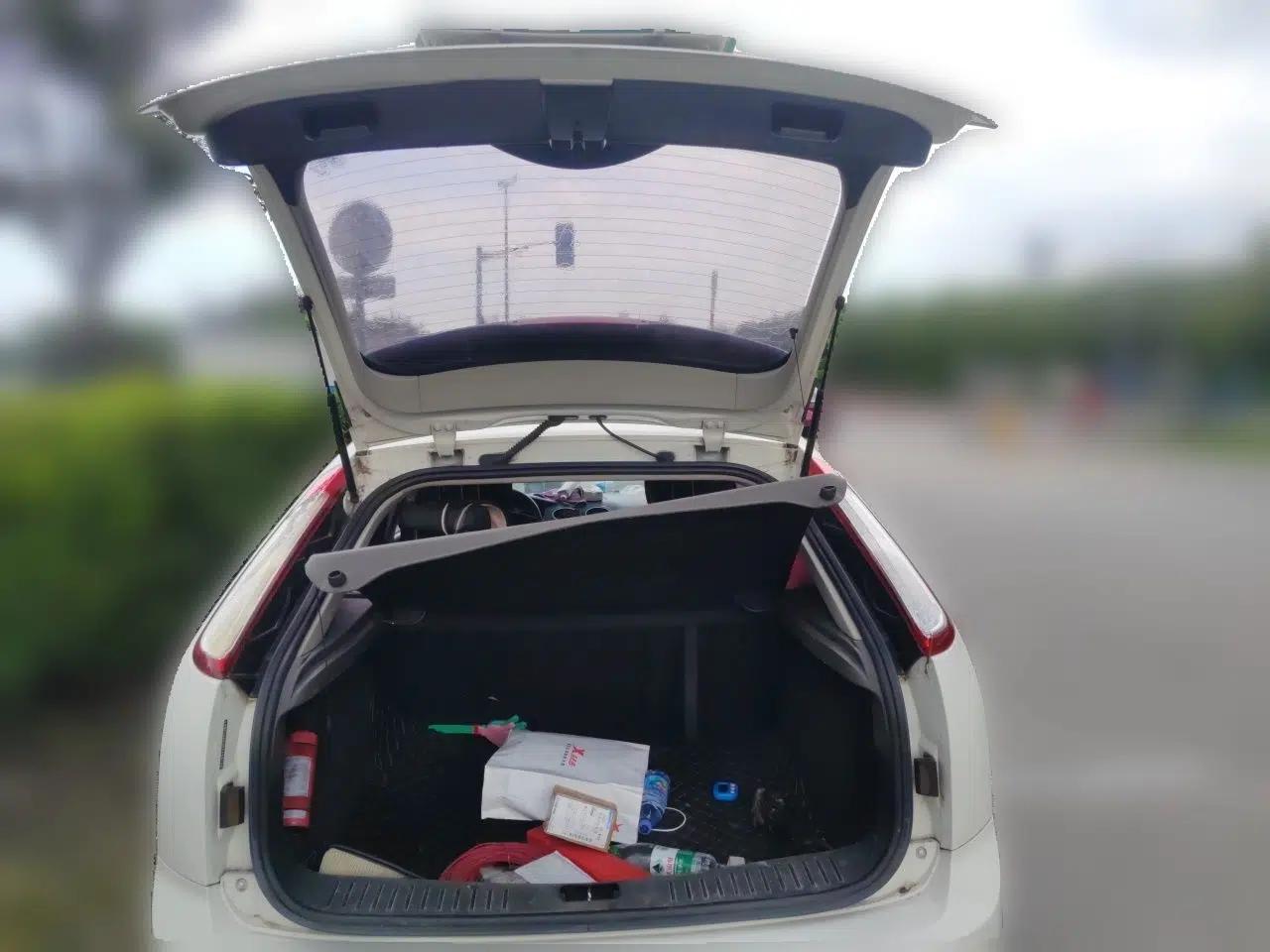 Ford Focus 2012 Hatchback Classic 1.8L Automatic Base Model — миниатюра 19