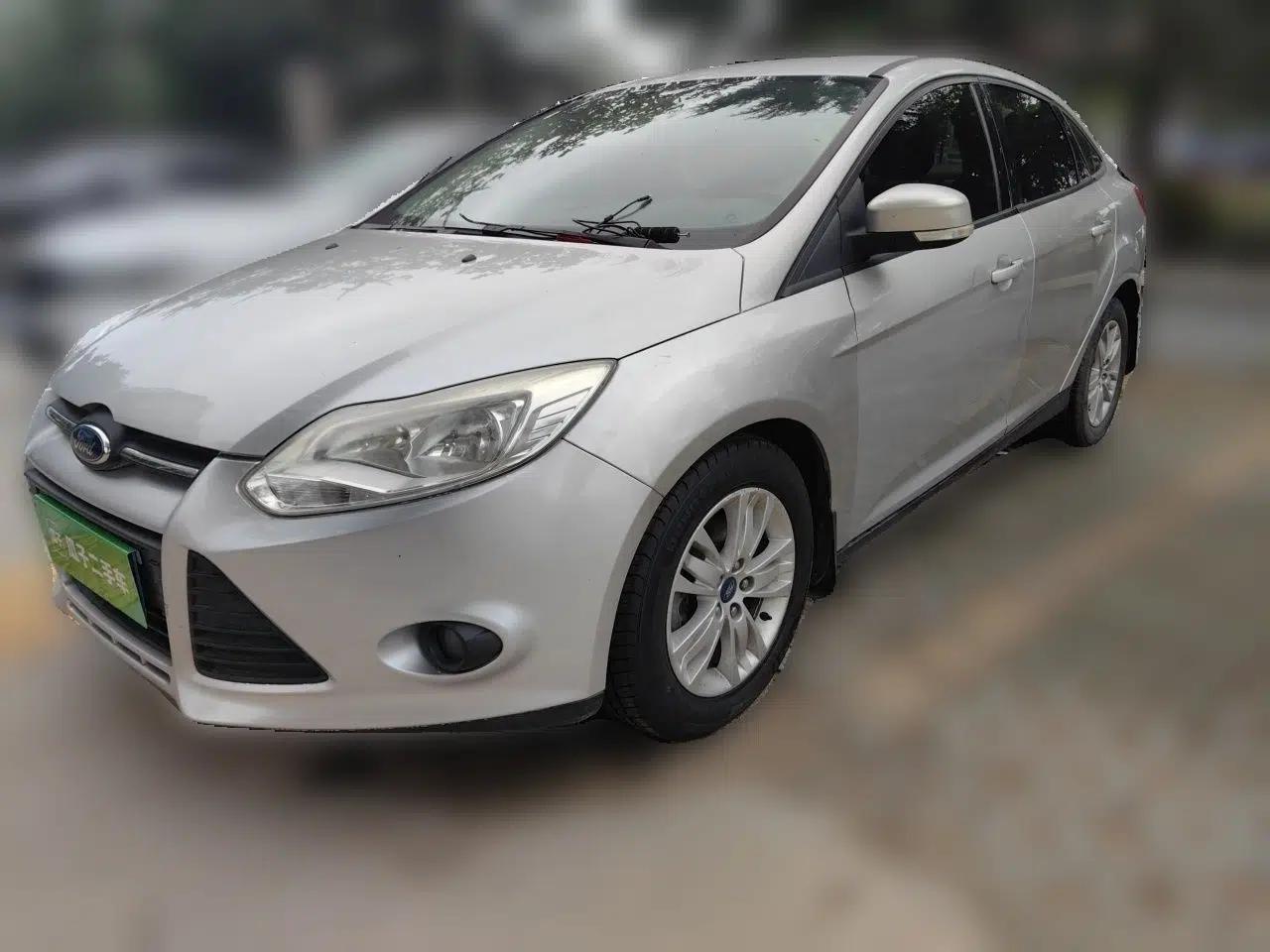 Ford Focus 2012 Sedan 1.6L Automatic Comfort Model — миниатюра 1