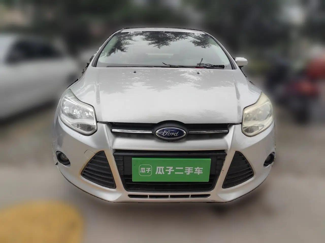Ford Focus 2012 Sedan 1.6L Automatic Comfort Model — миниатюра 2