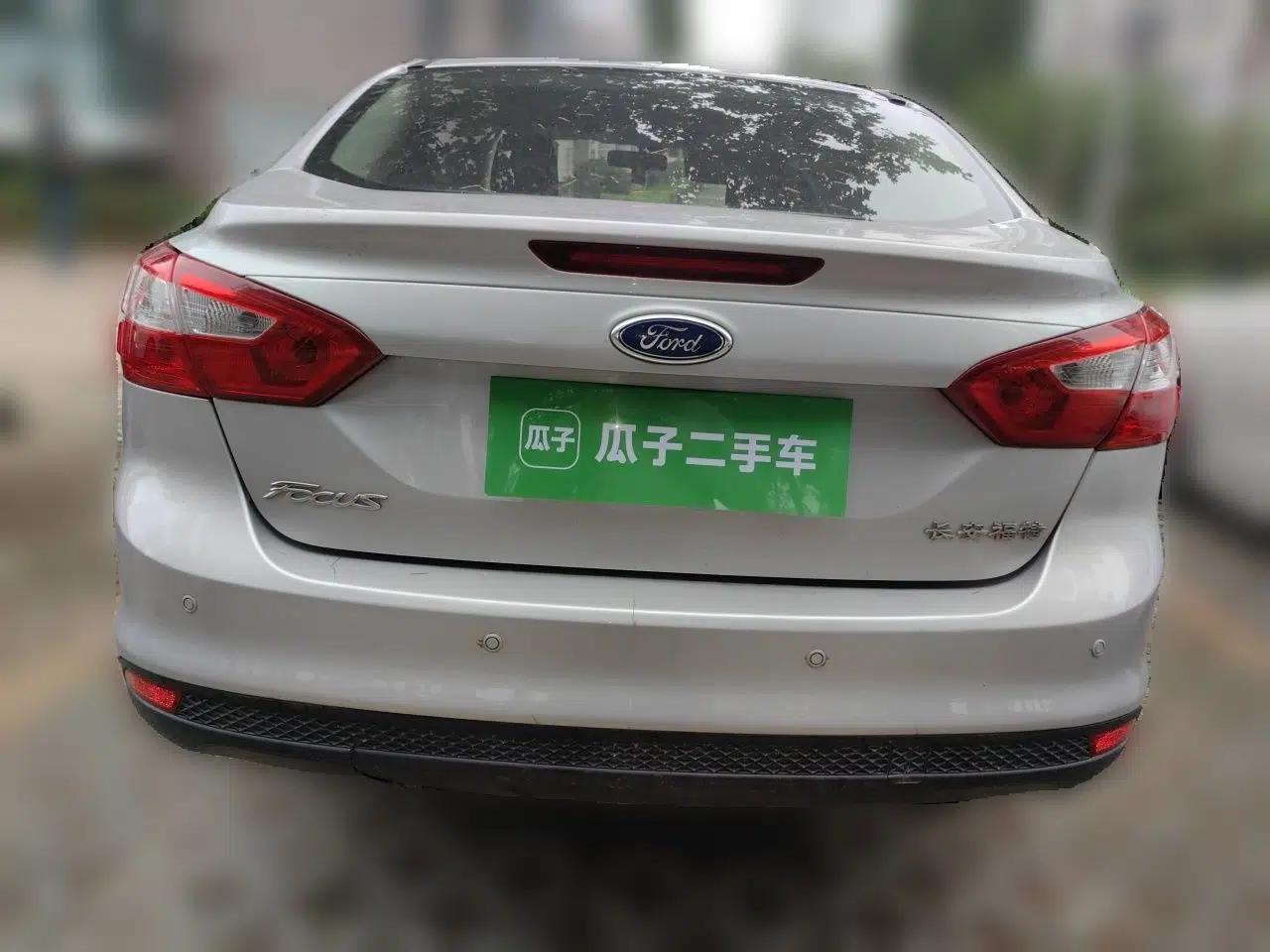 Ford Focus 2012 Sedan 1.6L Automatic Comfort Model — миниатюра 5
