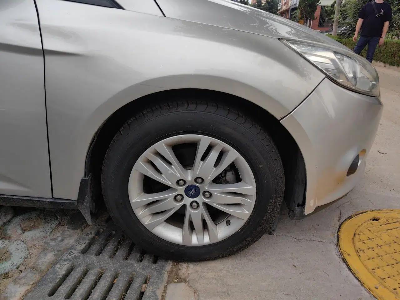 Ford Focus 2012 Sedan 1.6L Automatic Comfort Model — миниатюра 8