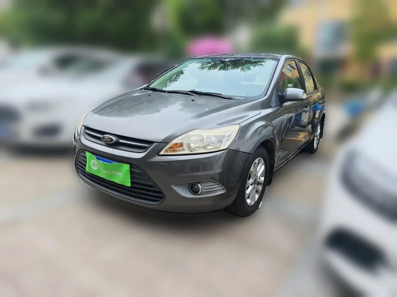 Ford Focus 2013 Sedan Classic 1.8L Automatic Base Model — миниатюра 1