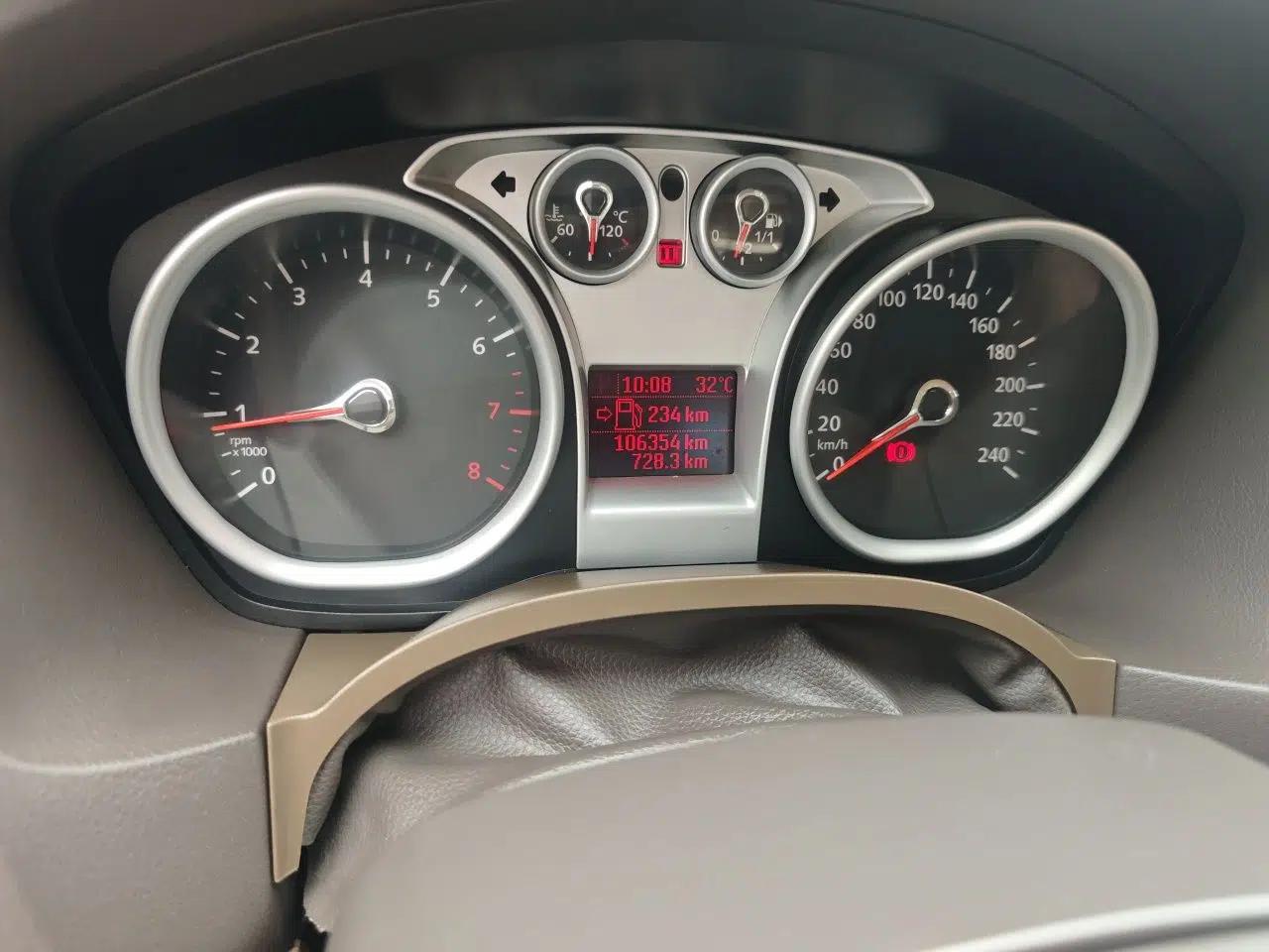 Ford Focus 2013 Sedan Classic 1.8L Automatic Base Model — миниатюра 12