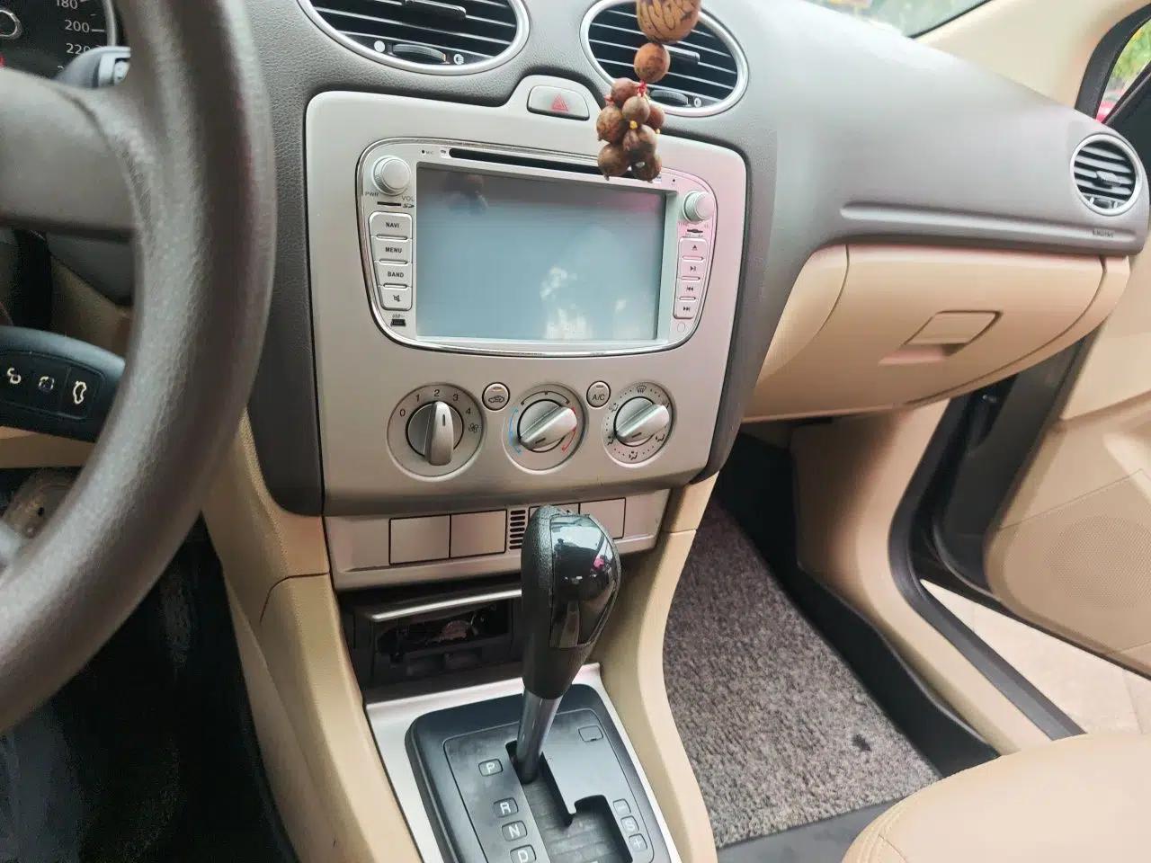 Ford Focus 2013 Sedan Classic 1.8L Automatic Base Model — миниатюра 13