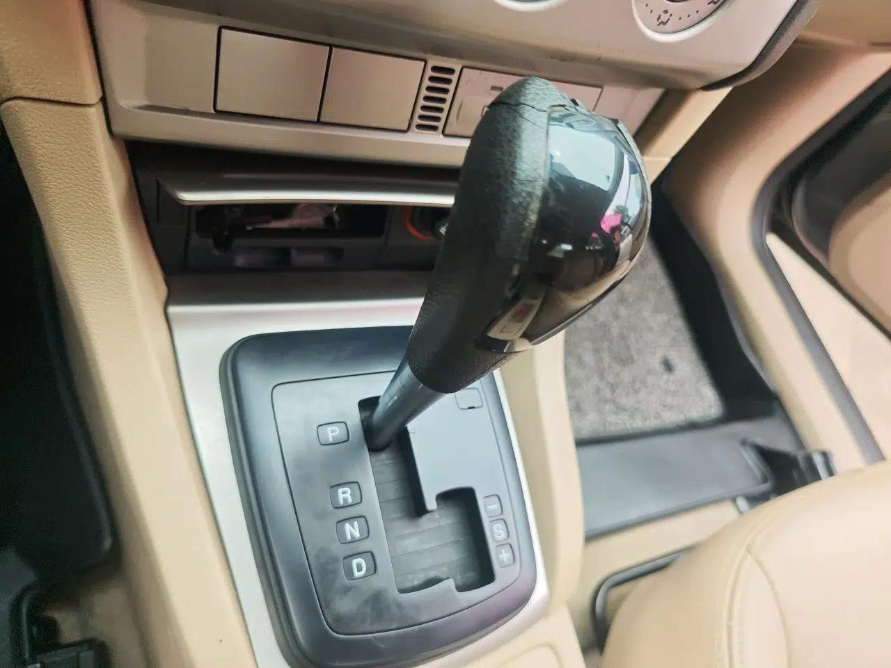 Ford Focus 2013 Sedan Classic 1.8L Automatic Base Model — миниатюра 14