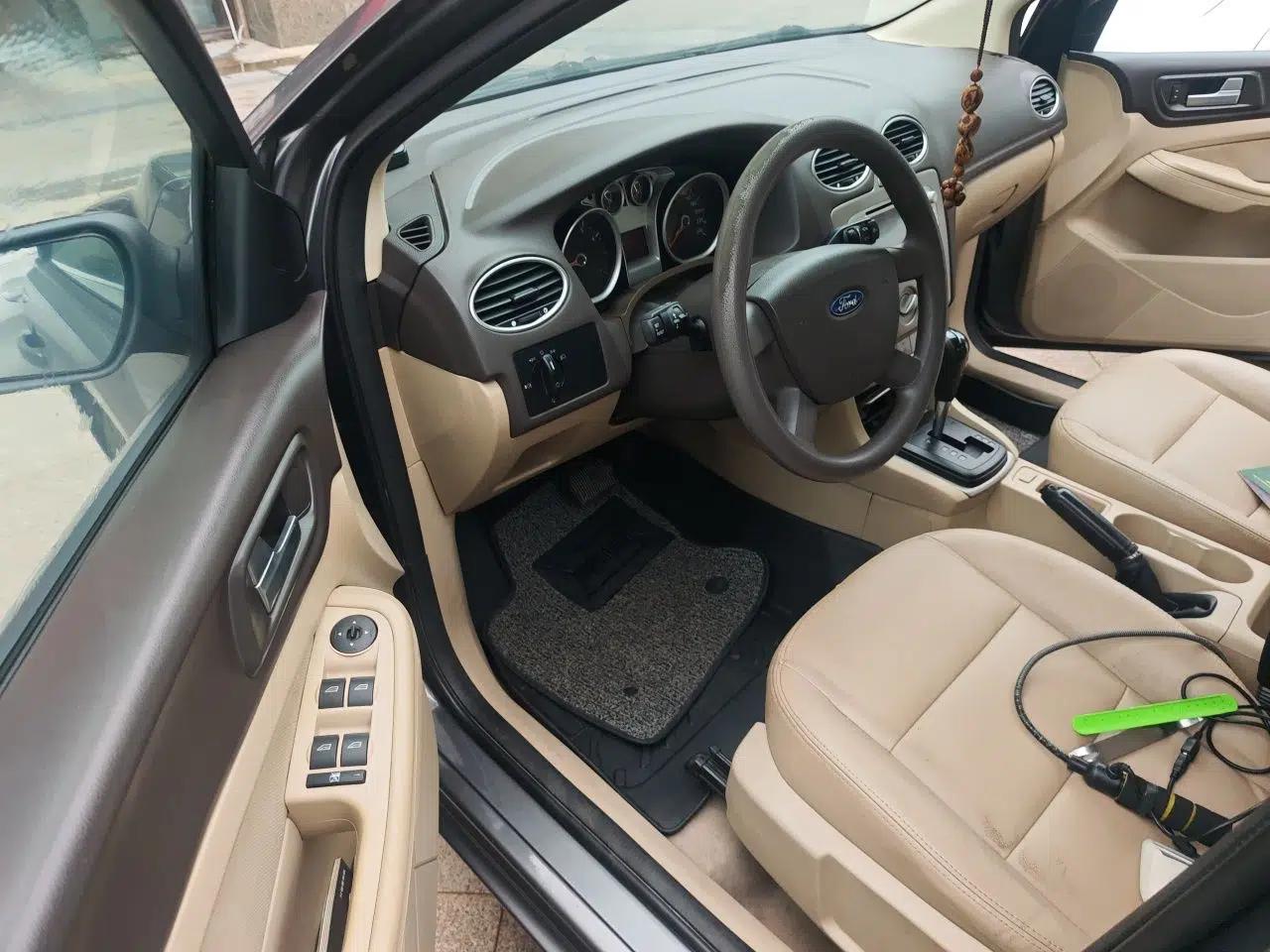 Ford Focus 2013 Sedan Classic 1.8L Automatic Base Model — миниатюра 16