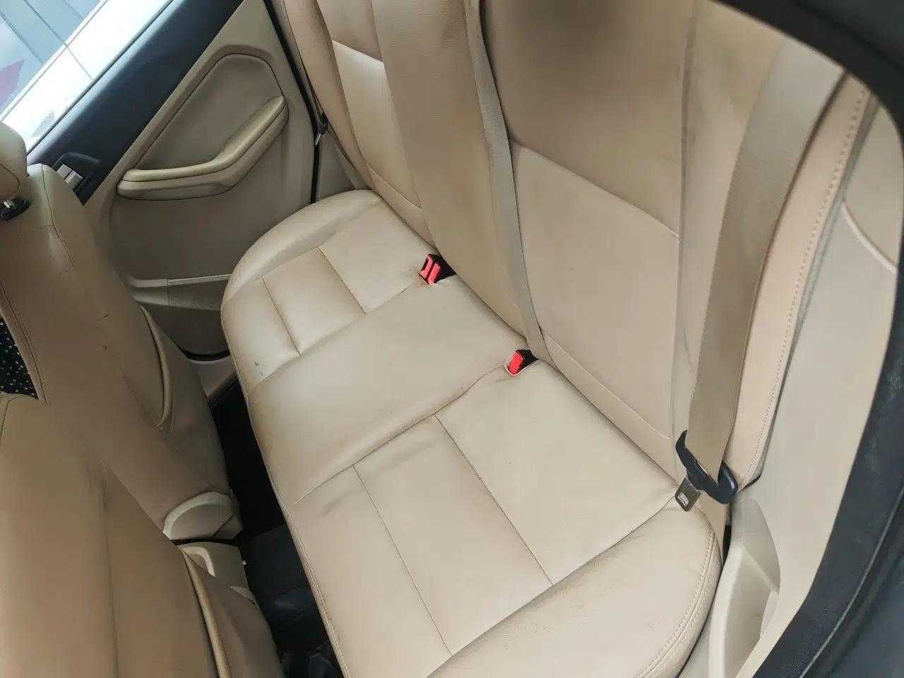 Ford Focus 2013 Sedan Classic 1.8L Automatic Base Model — миниатюра 17