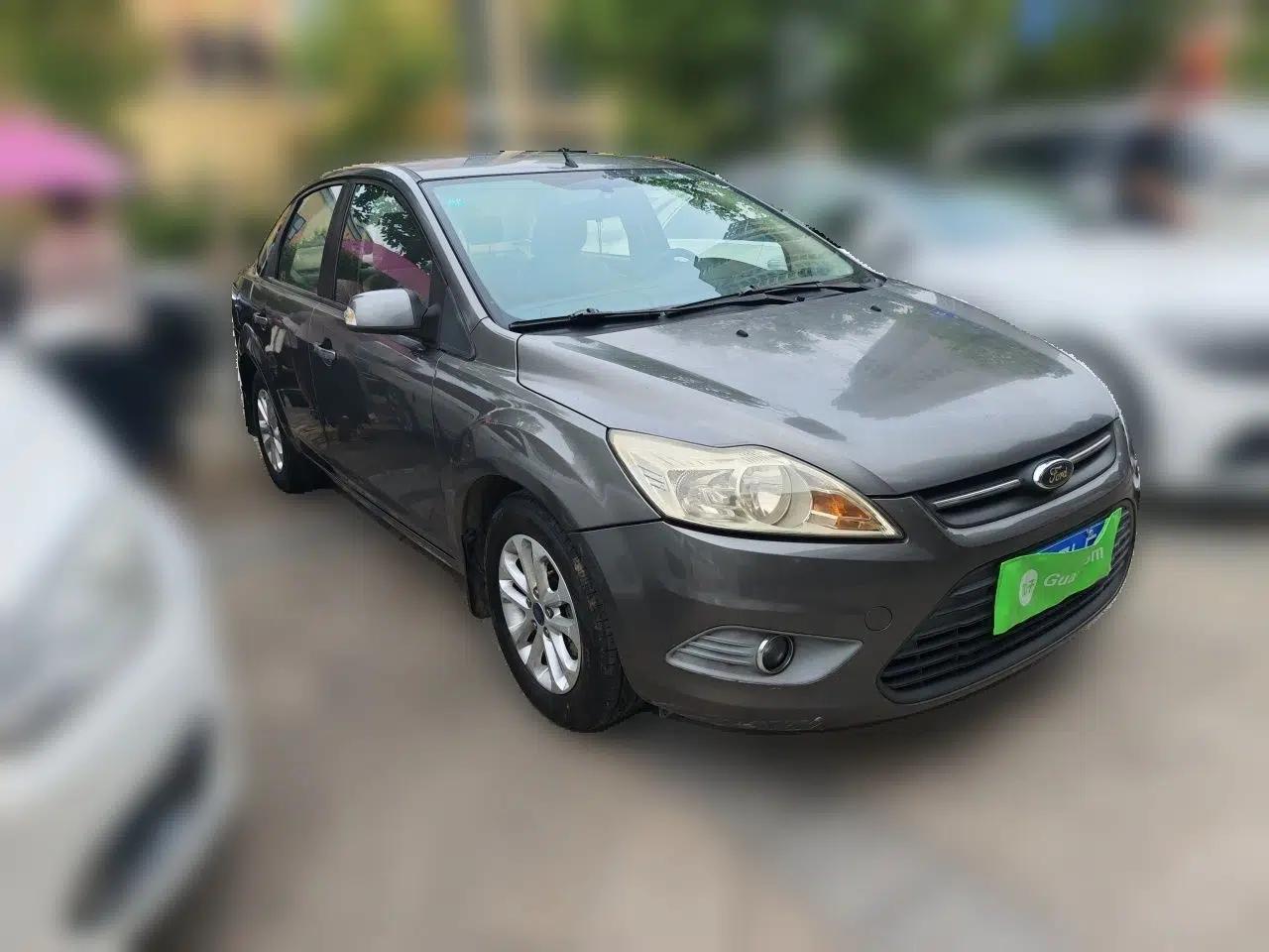 Ford Focus 2013 Sedan Classic 1.8L Automatic Base Model — миниатюра 3