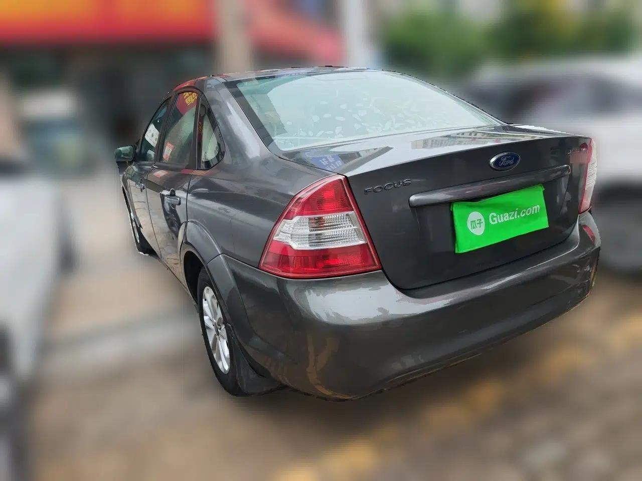 Ford Focus 2013 Sedan Classic 1.8L Automatic Base Model — миниатюра 4