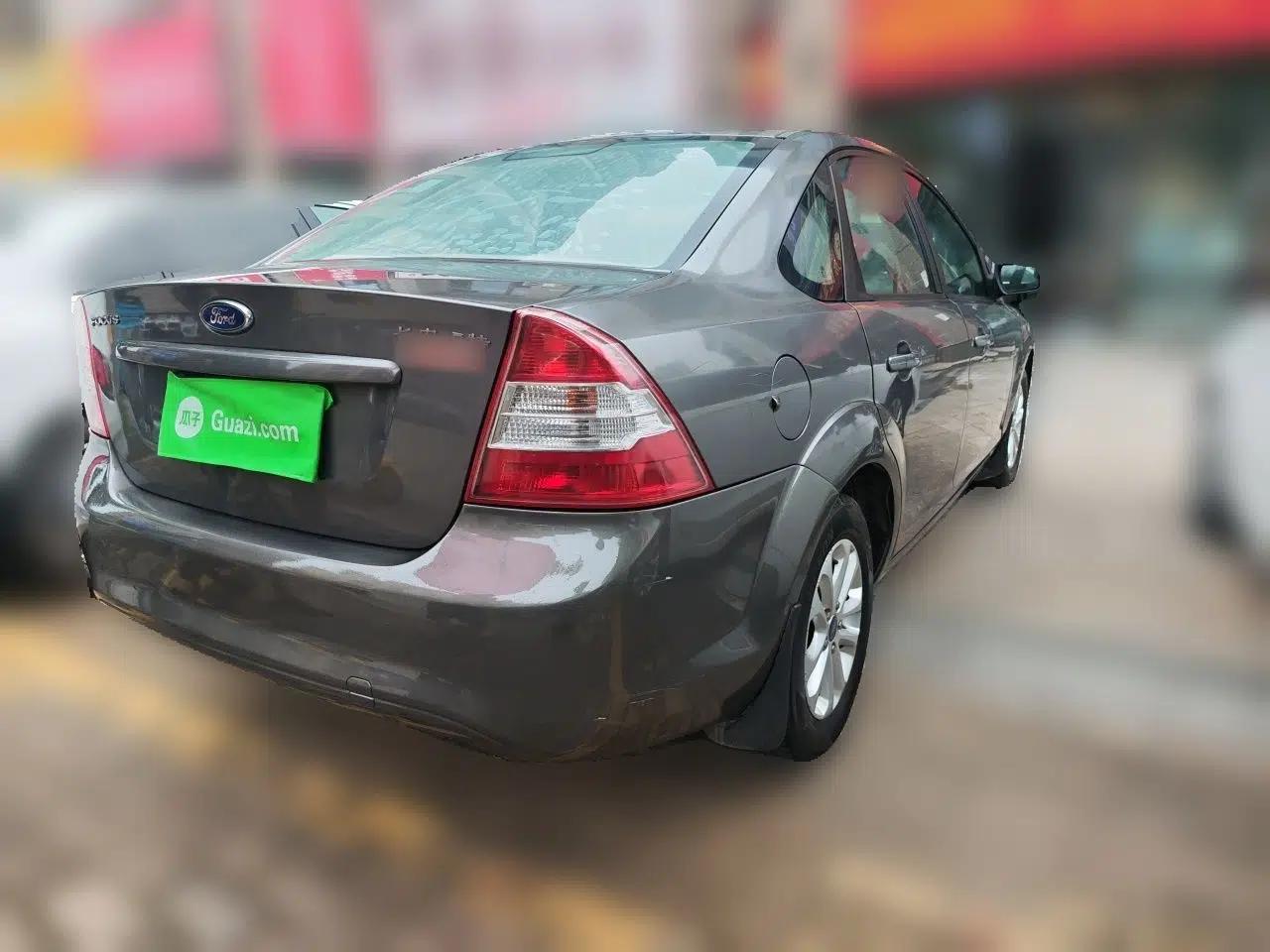 Ford Focus 2013 Sedan Classic 1.8L Automatic Base Model — миниатюра 6