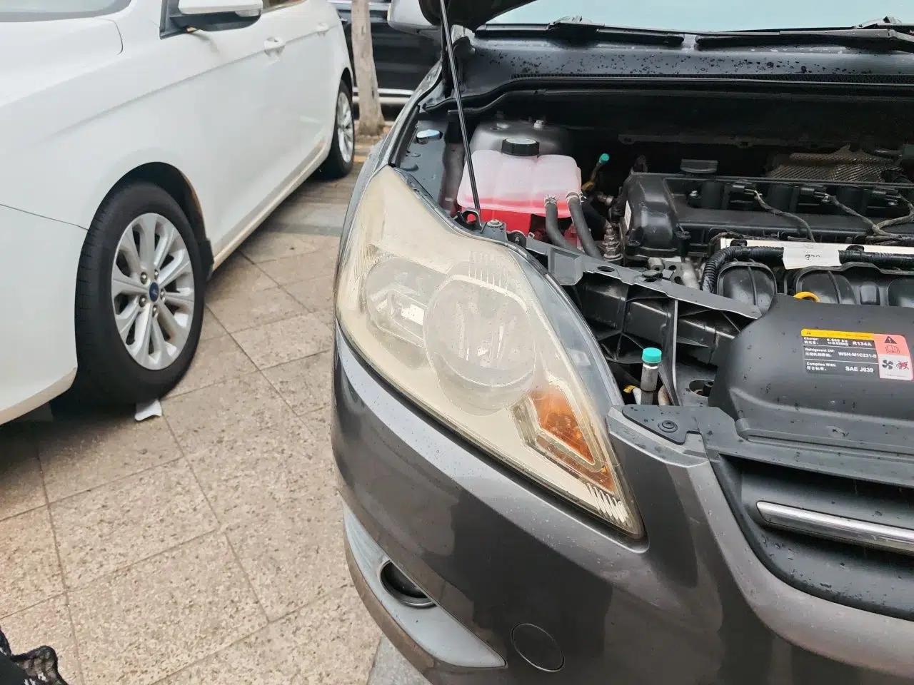 Ford Focus 2013 Sedan Classic 1.8L Automatic Base Model — миниатюра 7