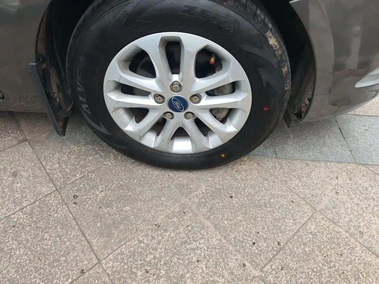 Ford Focus 2013 Sedan Classic 1.8L Automatic Base Model — миниатюра 8