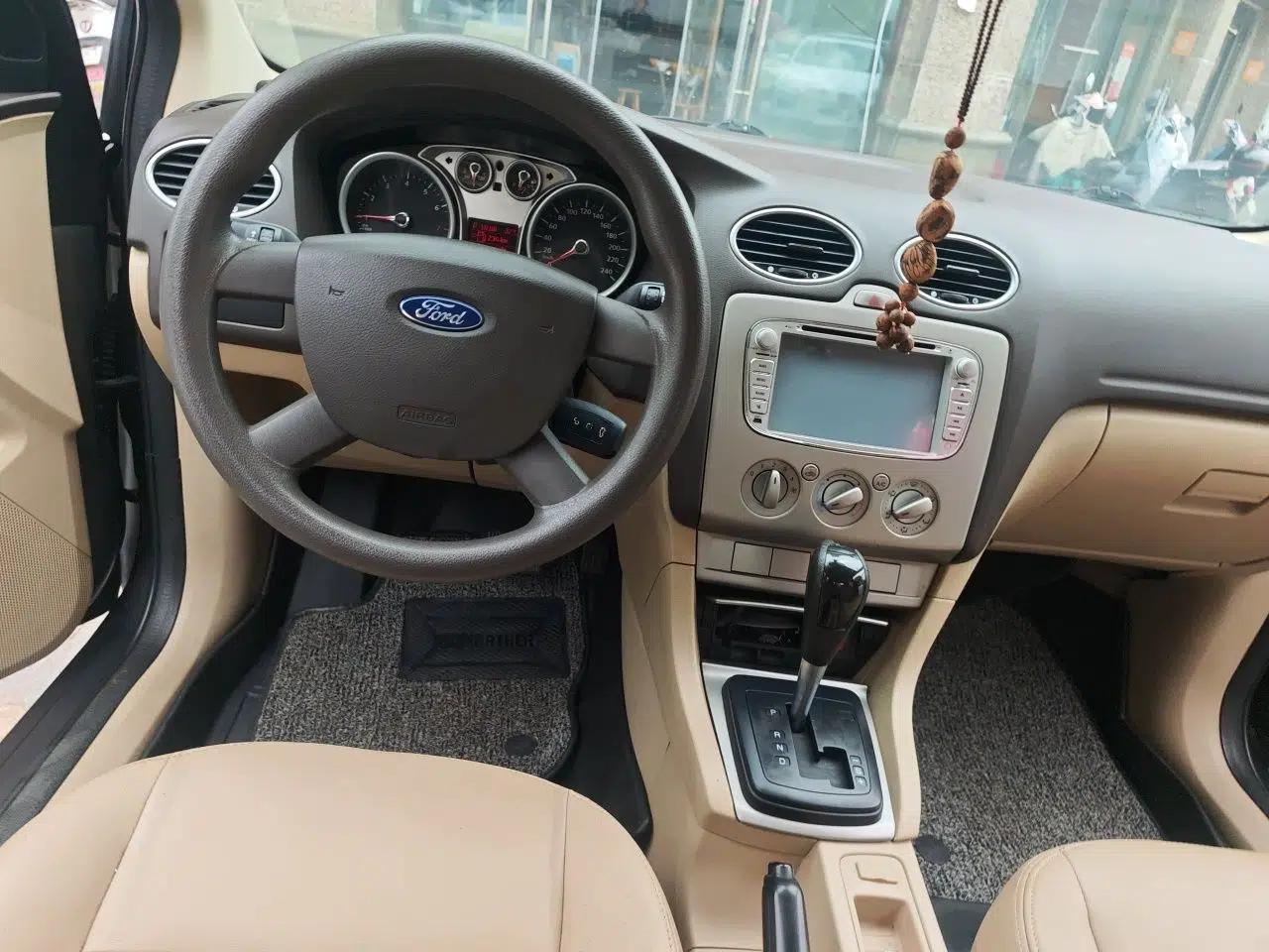 Ford Focus 2013 Sedan Classic 1.8L Automatic Base Model — миниатюра 9
