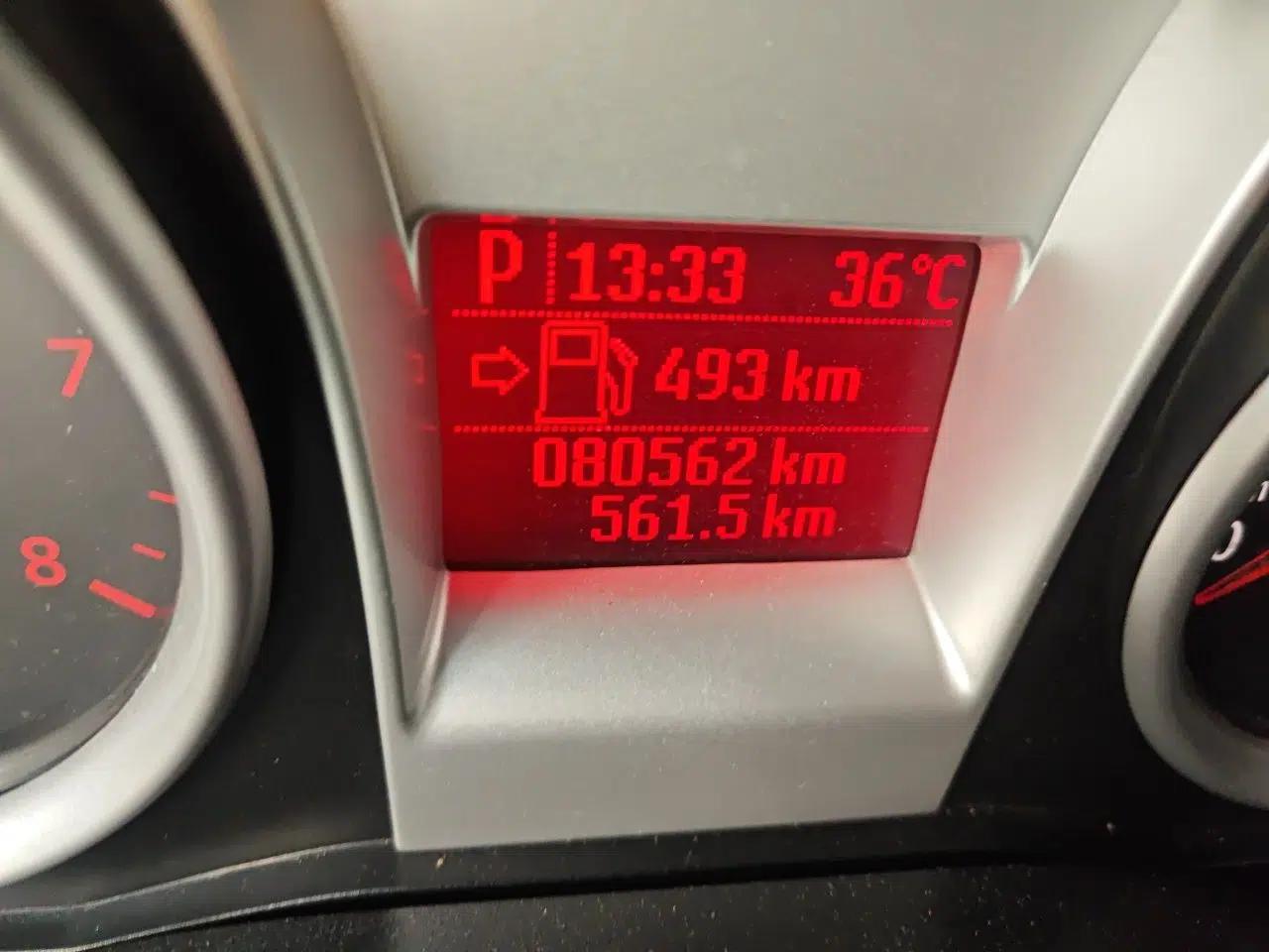 Ford Focus 2013 Hatchback Classic 1.8L Automatic Base Model — миниатюра 12