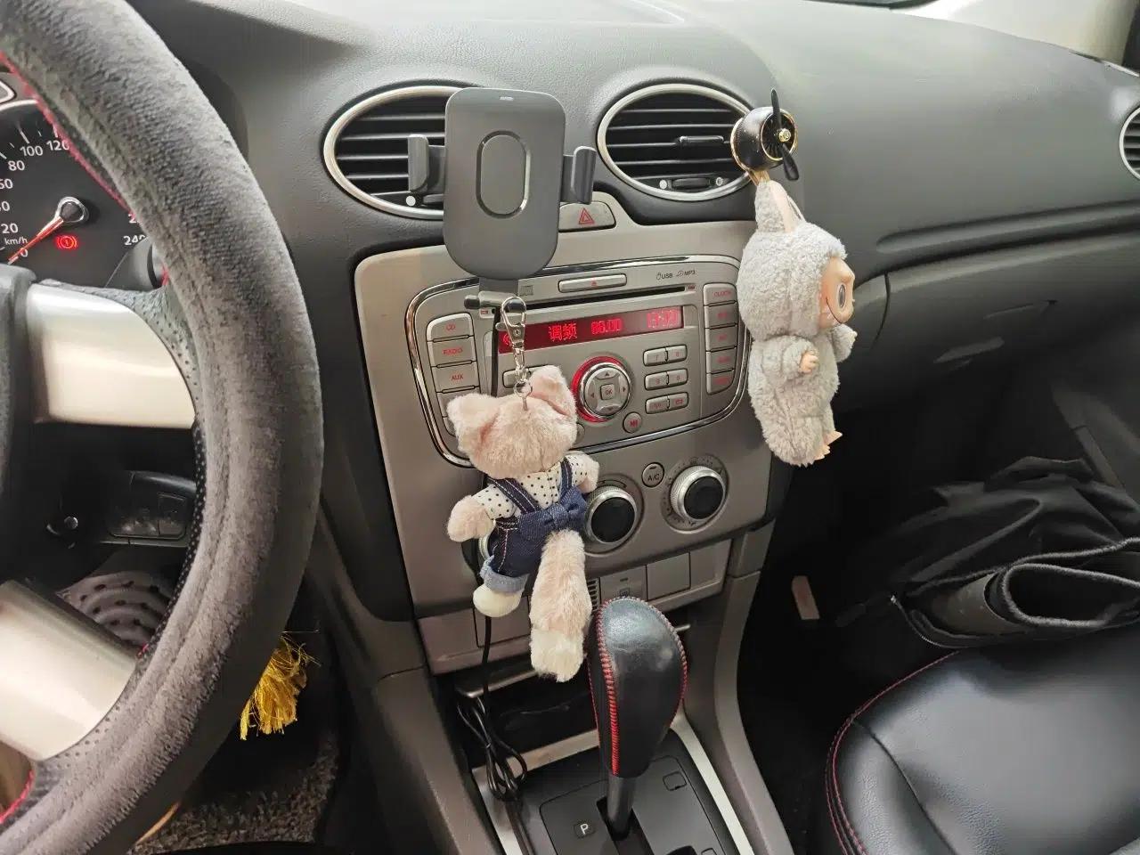 Ford Focus 2013 Hatchback Classic 1.8L Automatic Base Model — миниатюра 13